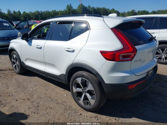 2023 VOLVO XC40 YV4L12UW6P2948418 Photo 2