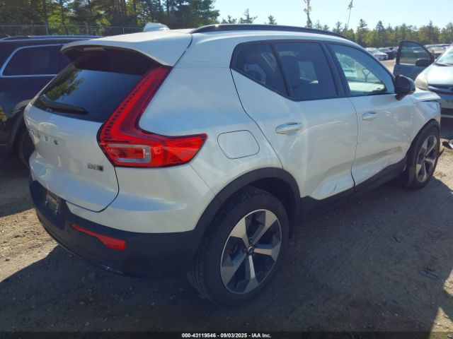 2023 VOLVO XC40 YV4L12UW6P2948418 Photo 3