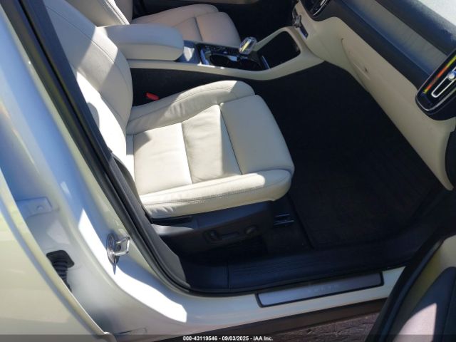 2023 VOLVO XC40 YV4L12UW6P2948418 Photo 4