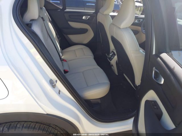2023 VOLVO XC40 YV4L12UW6P2948418 Photo 7
