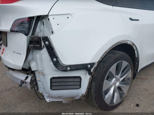 7SAYGDEE1NF425068 Tesla Model Y