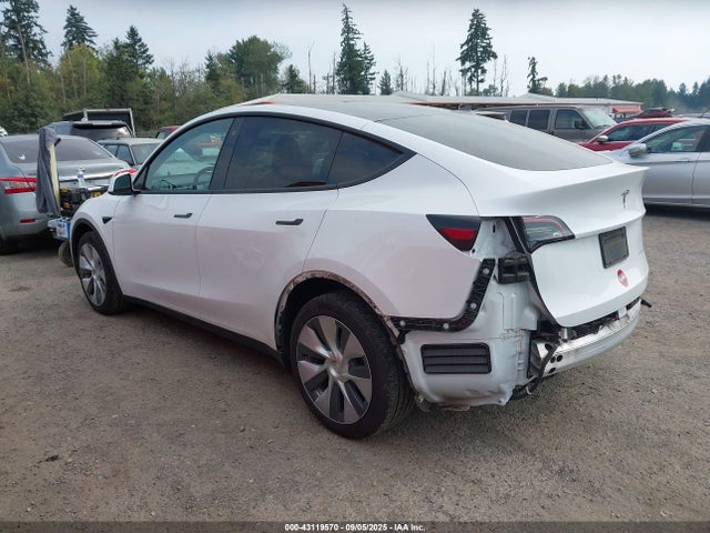 7SAYGDEE1NF425068 Tesla Model Y