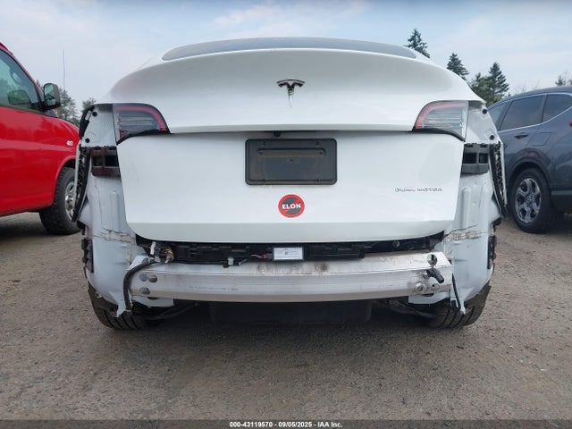 7SAYGDEE1NF425068 Tesla Model Y