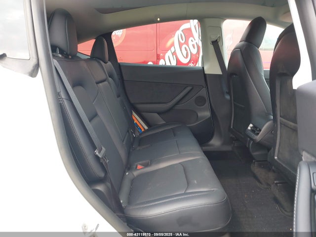 7SAYGDEE1NF425068 Tesla Model Y