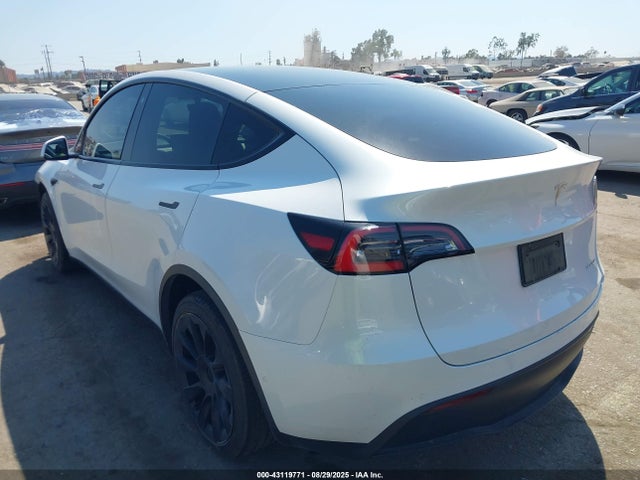 2021 TESLA MODEL Y 5YJYGDEE5MF097696 Photo 2