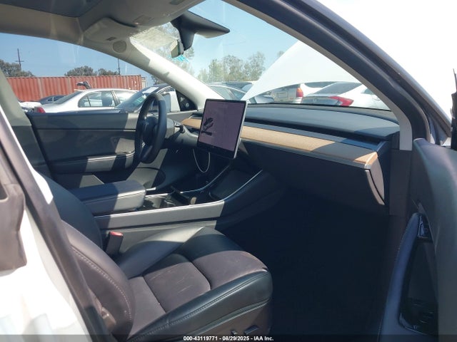 2021 TESLA MODEL Y 5YJYGDEE5MF097696 Photo 4