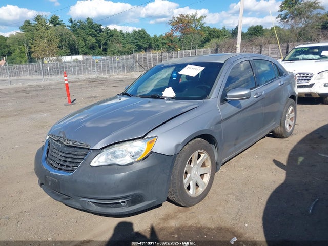 Chrysler 200 2014 1C3CCBCG5EN180051 Image 2