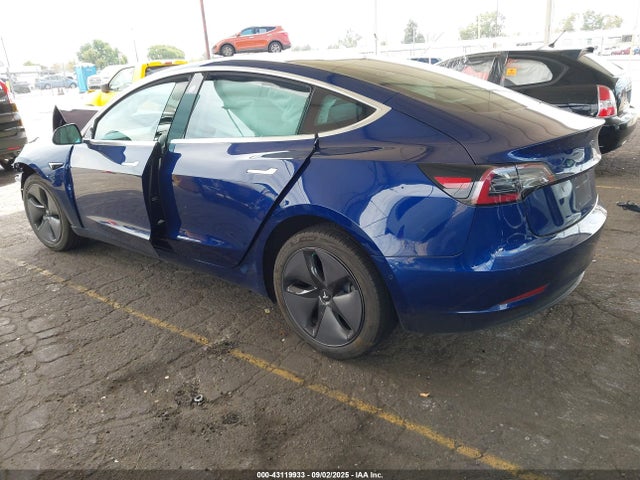 2018 TESLA MODEL 3 5YJ3E1EA9JF155722 Photo 2