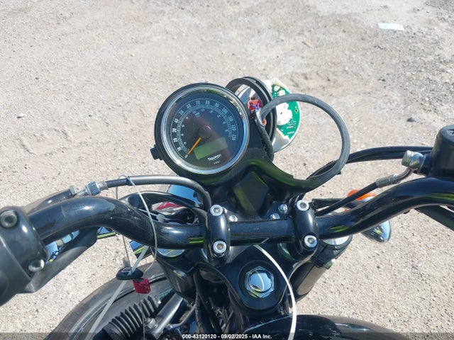 SMT910K17FT666131 Triumph Motorcycle 2015