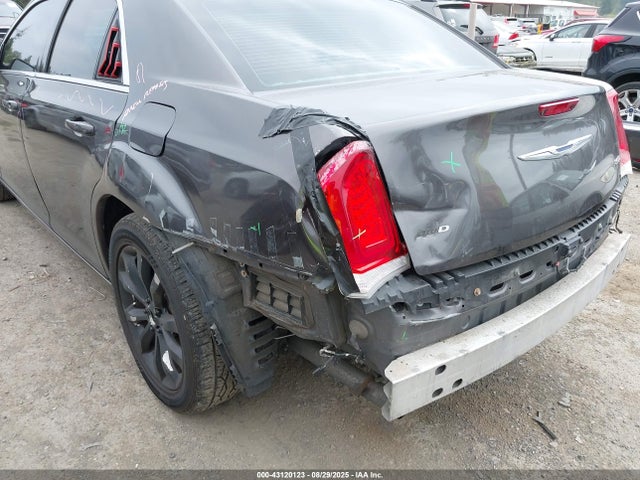 2C3CCARG6GH261542 Chrysler 300