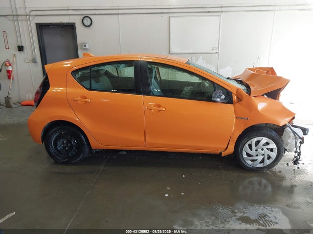 JTDKDTB35G1126140 Toyota Prius C One