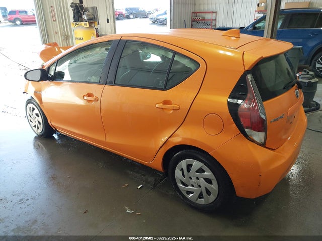 JTDKDTB35G1126140 Toyota Prius C One