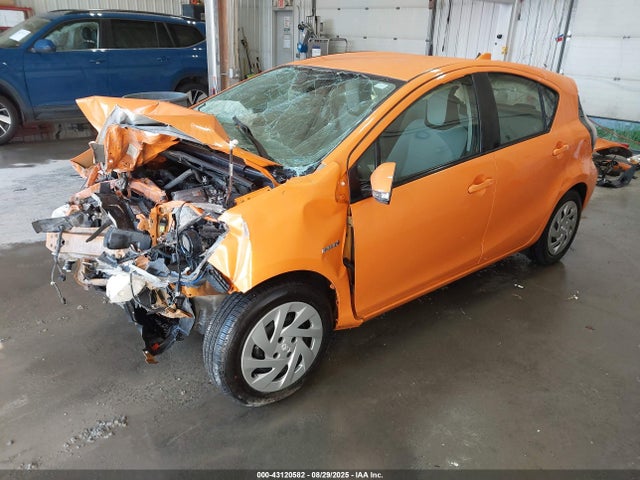 JTDKDTB35G1126140 Toyota Prius C One