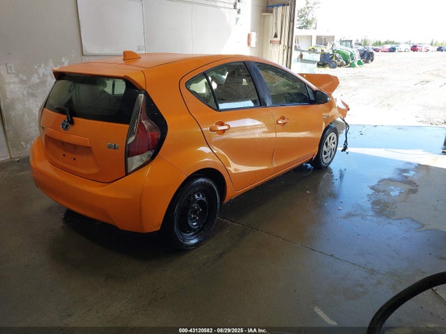 JTDKDTB35G1126140 Toyota Prius C One