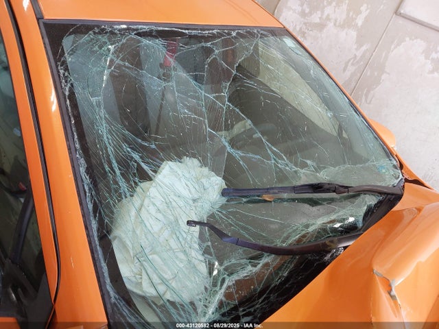 JTDKDTB35G1126140 Toyota Prius C One