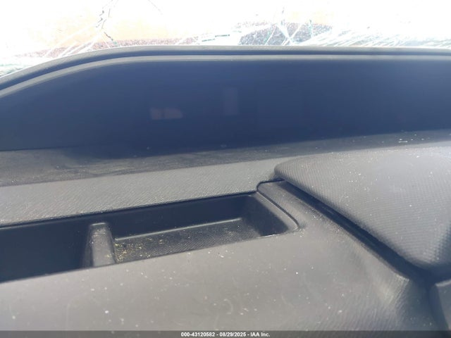 JTDKDTB35G1126140 Toyota Prius C One