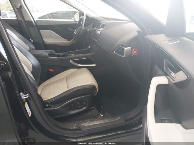 2017 JAGUAR F-PACE SADCL2BV2HA046965 Photo 4