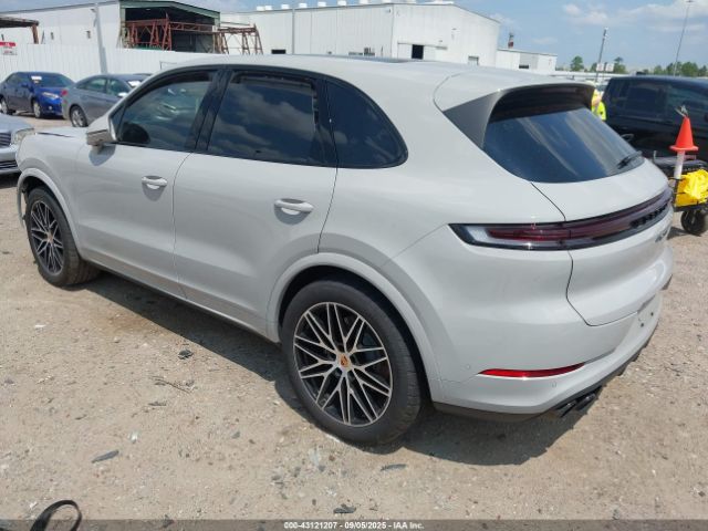2025 PORSCHE CAYENNE WP1AA2AY9SDA04026 Photo 2