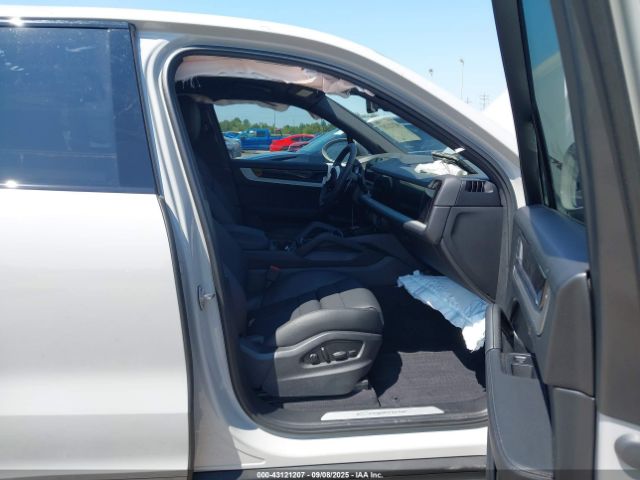 2025 PORSCHE CAYENNE WP1AA2AY9SDA04026 Photo 4