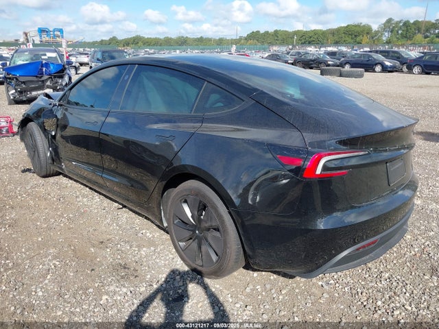 2025 TESLA MODEL 3 5YJ3E1EB1SF049050 Photo 2