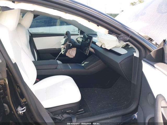 2025 TESLA MODEL 3 5YJ3E1EB1SF049050 Photo 4