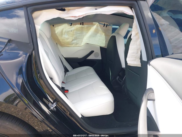 2025 TESLA MODEL 3 5YJ3E1EB1SF049050 Photo 7