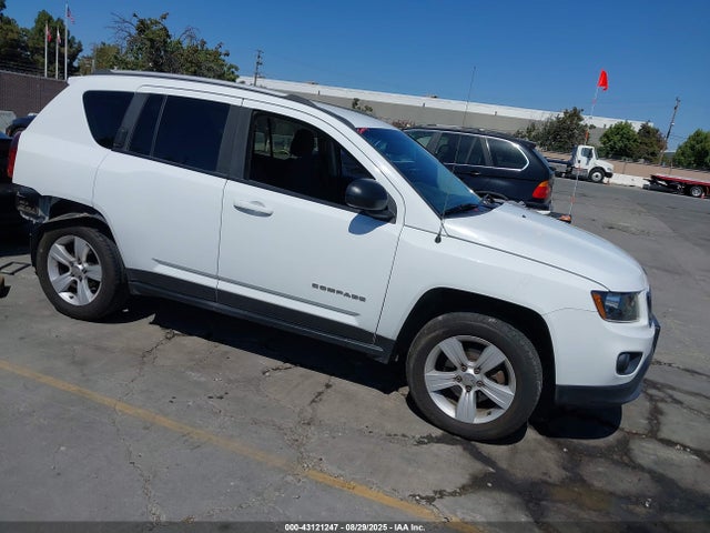 Jeep Compass 2016 1C4NJDBB0GD780934 zdjęcie główne