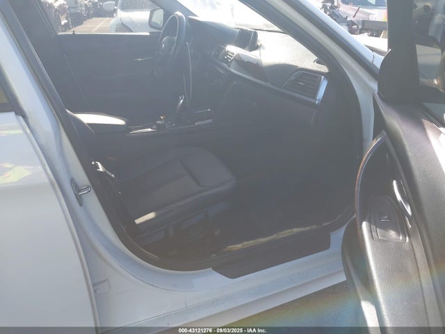 2016 BMW 320I WBA8A9C57GK618763 Photo 4
