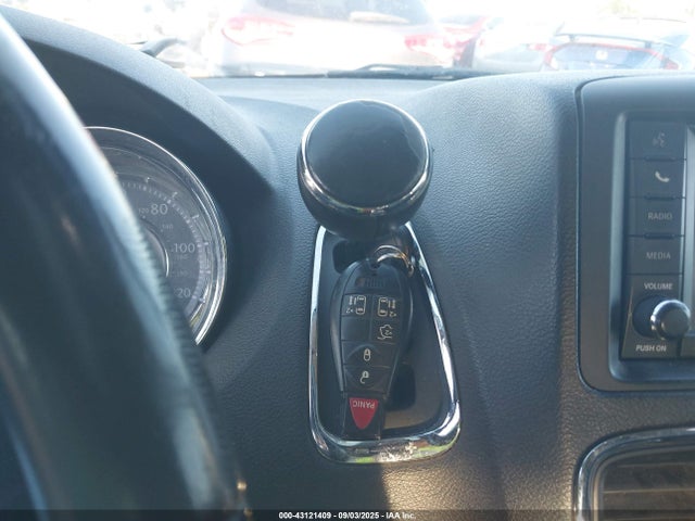 2C4RC1BG7FR696417 Chrysler Town and Country