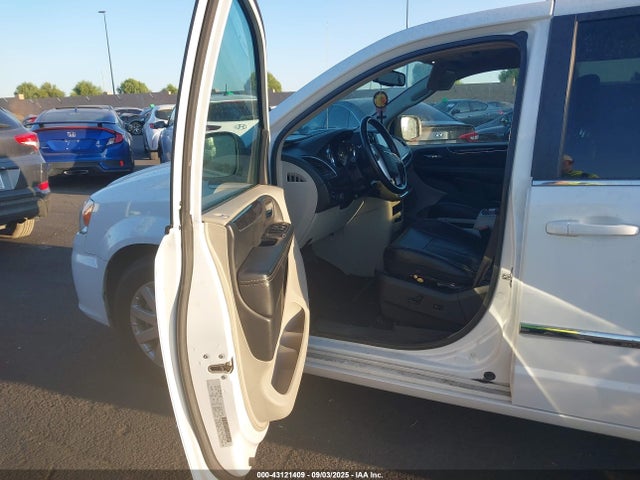 2C4RC1BG7FR696417 Chrysler Town and Country