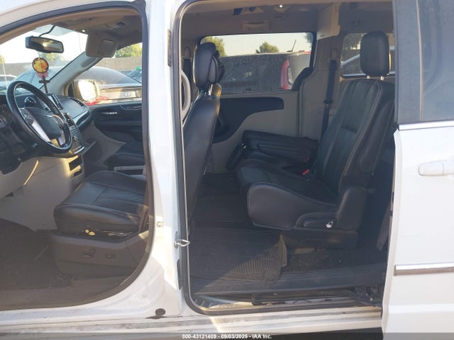 2C4RC1BG7FR696417 Chrysler Town and Country