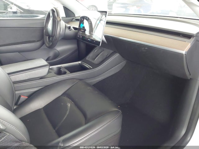 2022 TESLA MODEL Y 7SAYGDEE6NF345426 Photo 4