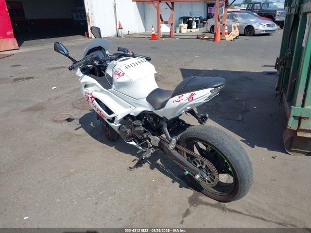 ML5EXEN15NDA74107 Kawasaki Ninja 650