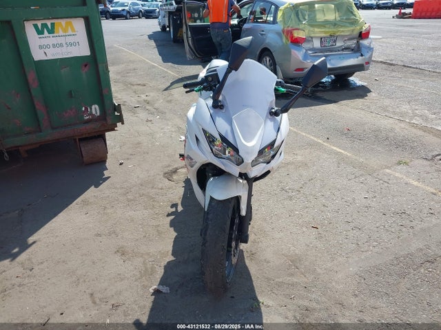 ML5EXEN15NDA74107 Kawasaki Ninja 650