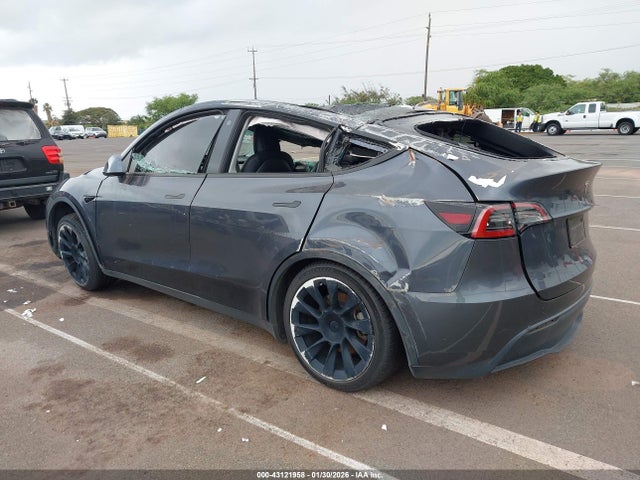 2023 TESLA MODEL Y 7SAYGDEE8PF598749 Photo 2