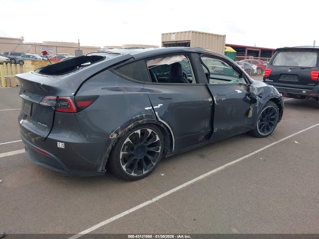 2023 TESLA MODEL Y 7SAYGDEE8PF598749 Photo 3