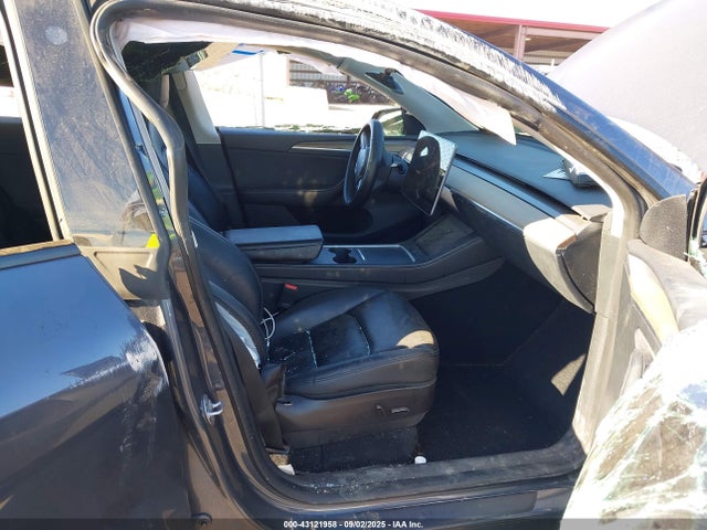 2023 TESLA MODEL Y 7SAYGDEE8PF598749 Photo 4