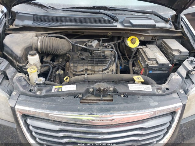 2C4RC1HG0ER227952 Chrysler Town and Country