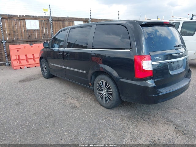 2C4RC1HG0ER227952 Chrysler Town and Country