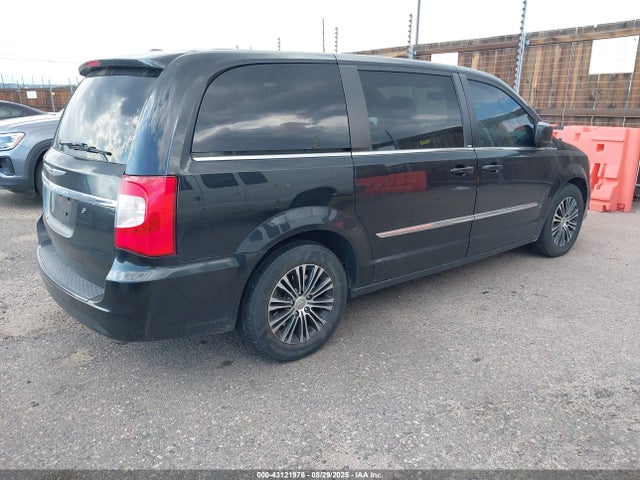 2C4RC1HG0ER227952 Chrysler Town and Country