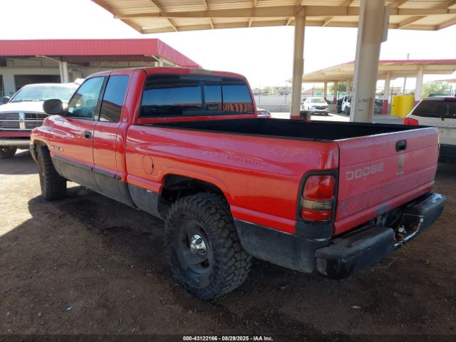2000 DODGE RAM 1500 3B7HC13ZXYG110748 Photo 2