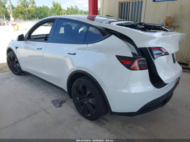 2023 TESLA MODEL Y 7SAYGDEE9PA096765 Photo 2