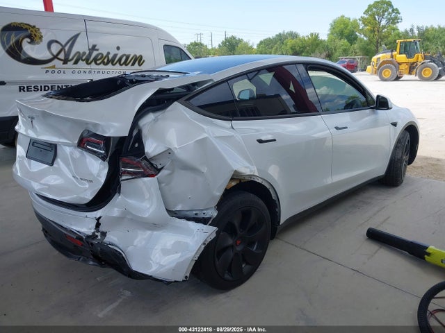 2023 TESLA MODEL Y 7SAYGDEE9PA096765 Photo 3