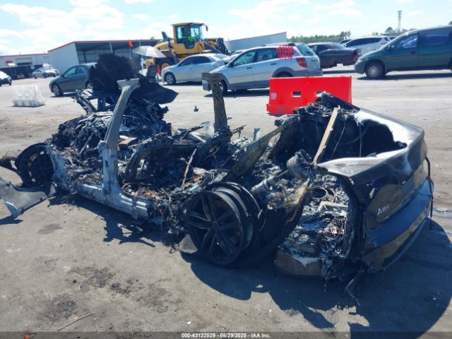 2017 AUDI A8 L WAU43AFD4HN017386 Photo 2