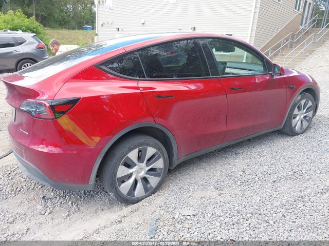 Tesla Model Y 2024 7SAYGDEE2RA241406 Image 4
