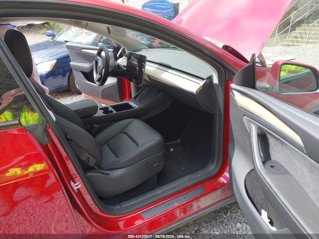 Tesla Model Y 2024 7SAYGDEE2RA241406 Image 5