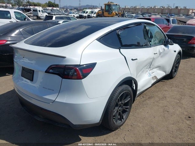 2023 TESLA MODEL Y 7SAYGDEE9PA172257 Photo 3