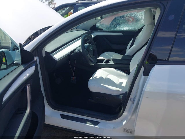 2023 TESLA MODEL Y 7SAYGDEE9PA172257 Photo 4