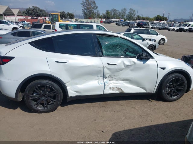 2023 TESLA MODEL Y 7SAYGDEE9PA172257 Photo 5