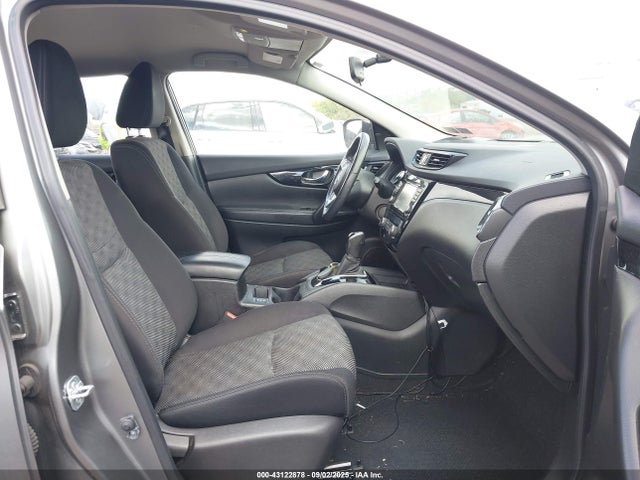 JN1BJ1CR5HW112472 Nissan 2017